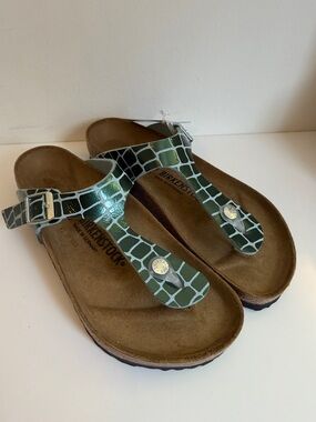 Birkenstock Gizeh Sandals - Green Croc Pattern